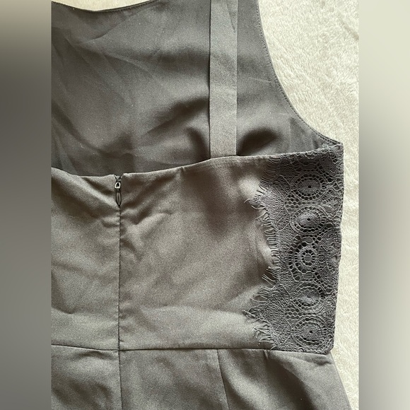 Forever 21 black sleeveless romper - Picture 3 of 8